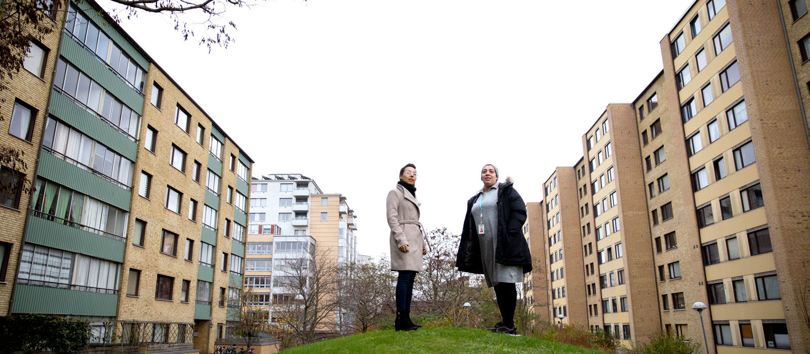 Israa Atabi och Mouna Benlemalem på Bellevuegården i Malmö.