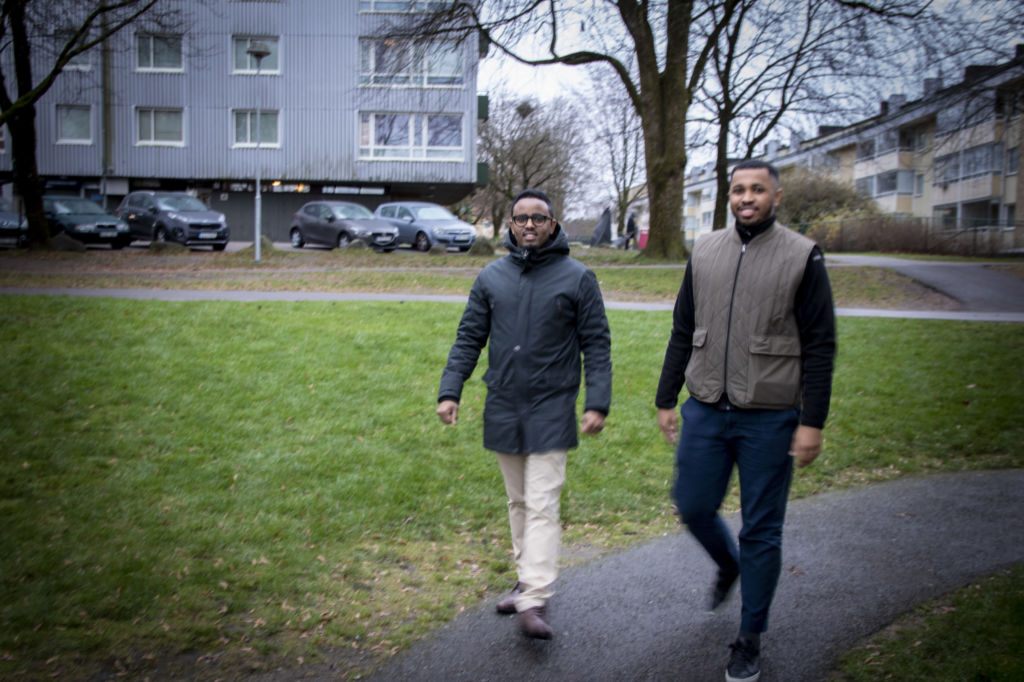 Abdirahman Jama och Maahir Cumar ifrån Hyresgästföreningen på Norrby i Borås.